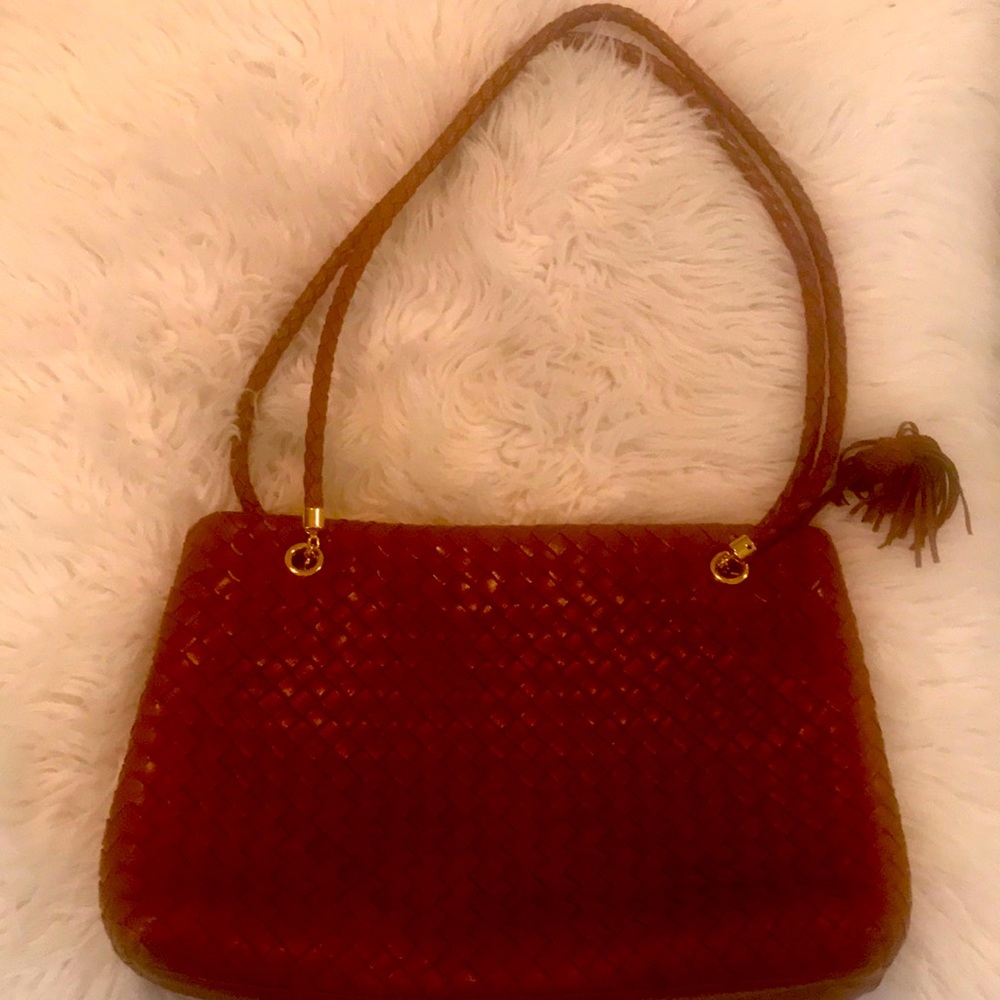 BOTTEGA VENETA Beautiful purse large 13” x 9 1/2” perfect condition.